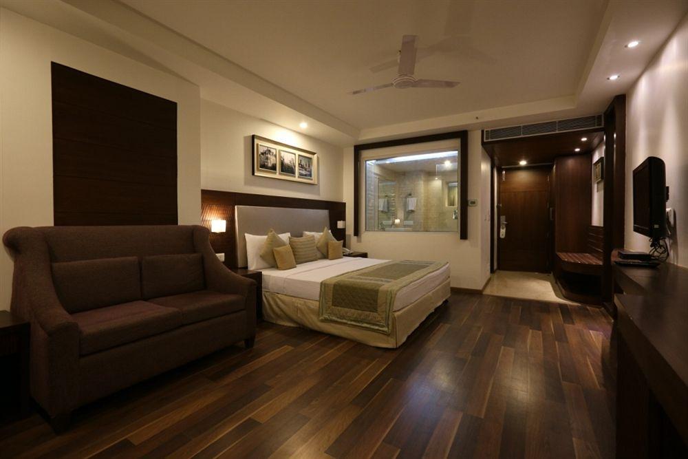 Hotel Le Roi New Delhi Exterior photo